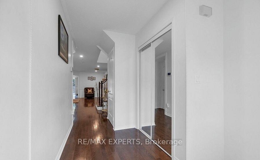 Photo 4 of 11 Wedgewood Place, Vaughan, Concord — HOMEH