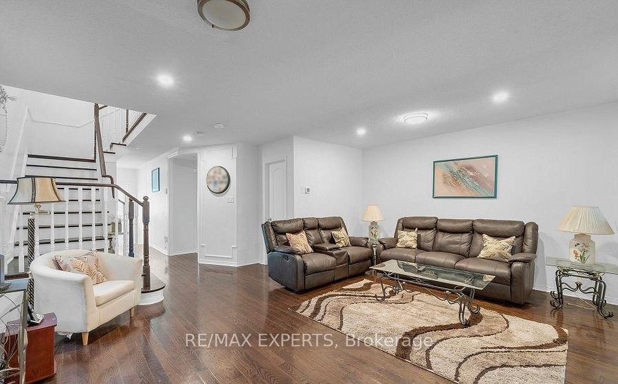 Photo 6 of 11 Wedgewood Place, Vaughan, Concord — HOMEH