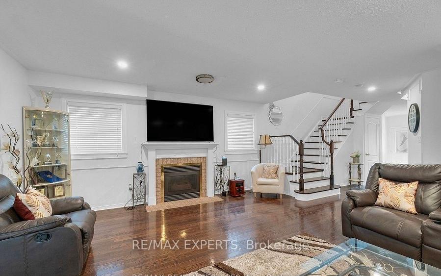 Photo 7 of 11 Wedgewood Place, Vaughan, Concord — HOMEH