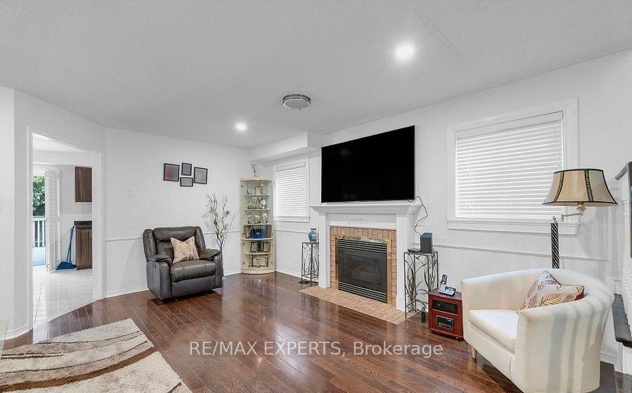 Photo 8 of 11 Wedgewood Place, Vaughan, Concord — HOMEH