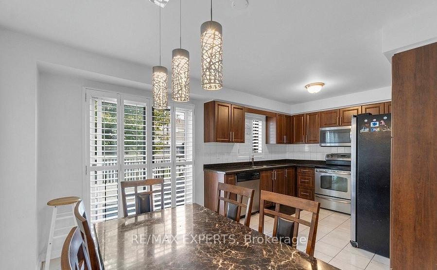 Photo 9 of 11 Wedgewood Place, Vaughan, Concord — HOMEH