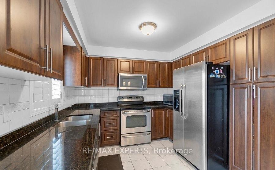 Photo 10 of 11 Wedgewood Place, Vaughan, Concord — HOMEH