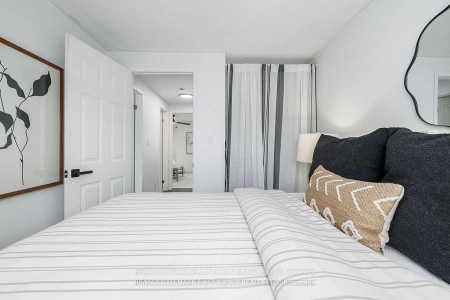 Photo 20 of 34 Overbank Drive, Oshawa, McLaughlin — HOMEH