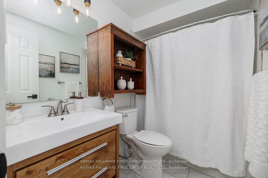 Photo 21 of 34 Overbank Drive, Oshawa, McLaughlin — HOMEH