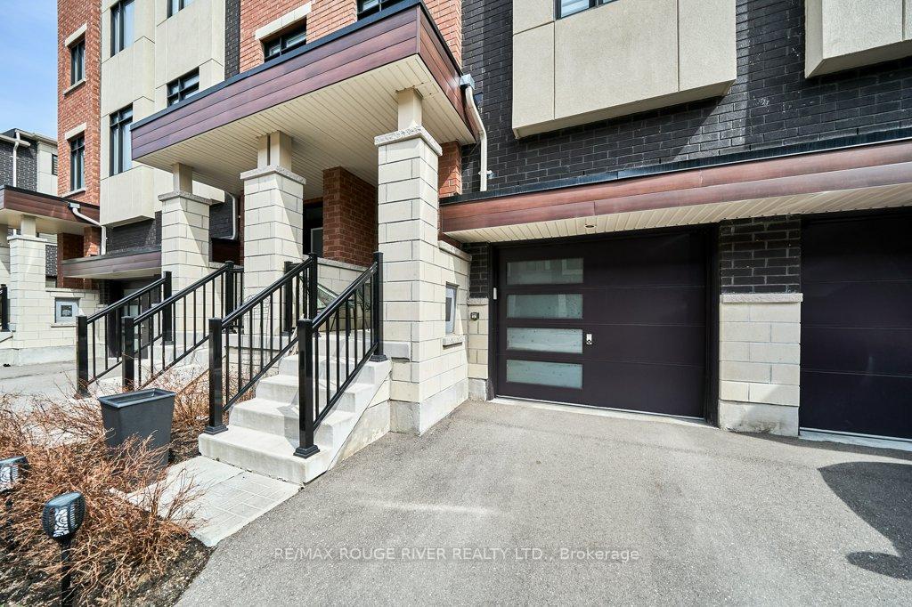 Photo 4 of 915 Kicking Horse Path, Oshawa, McLaughlin — HOMEH