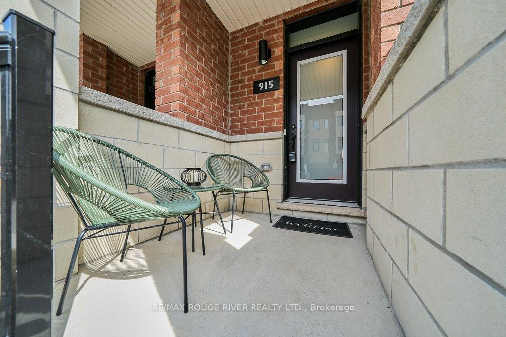 Photo 5 of 915 Kicking Horse Path, Oshawa, McLaughlin — HOMEH