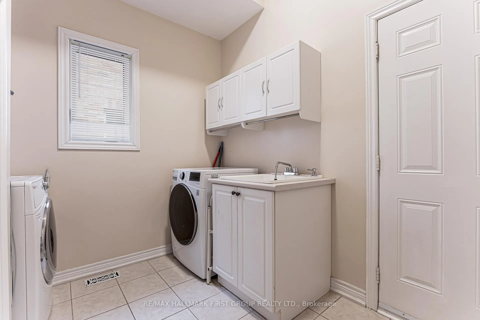 Photo 19 of 69 Abbyview Drive, Whitby, Williamsburg — HOMEH