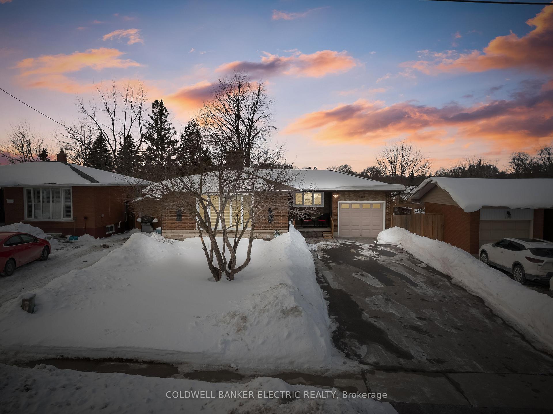Photo 1 of 454 Adelaide Avenue E, Oshawa, O'Neill — HOMEH