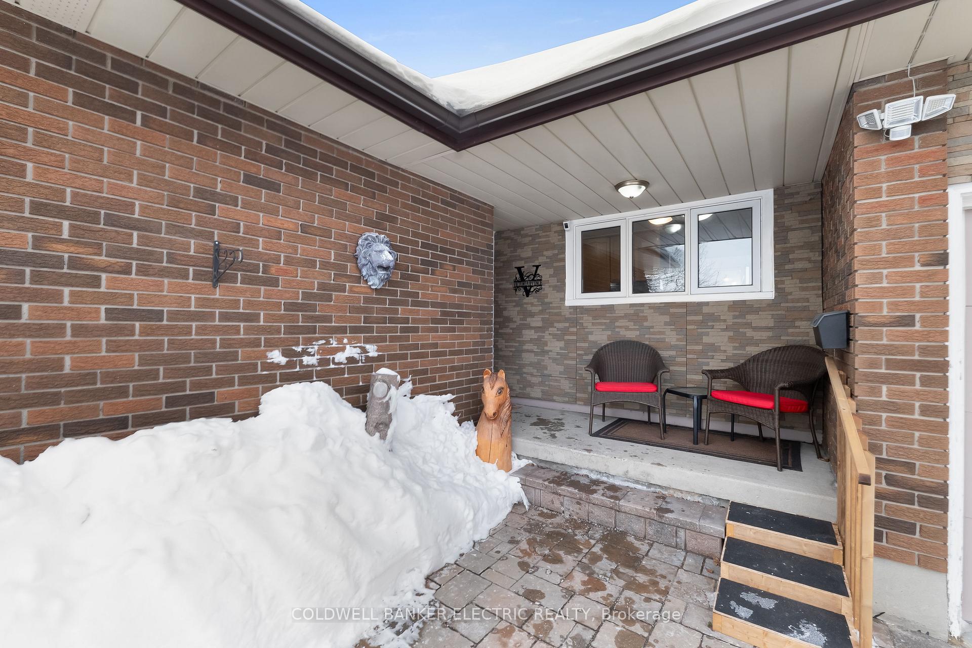 Photo 8 of 454 Adelaide Avenue E, Oshawa, O'Neill — HOMEH