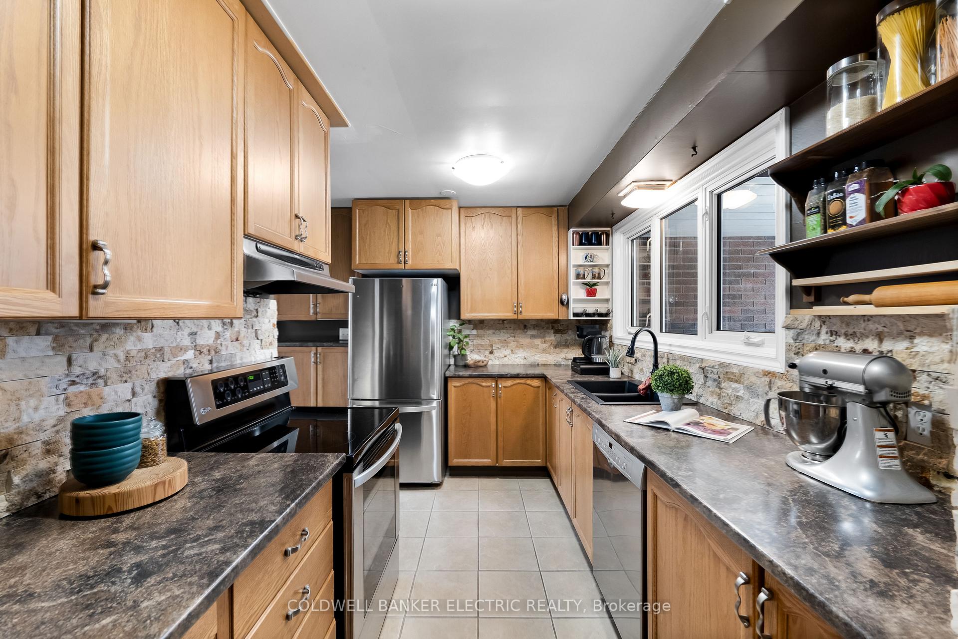 Photo 17 of 454 Adelaide Avenue E, Oshawa, O'Neill — HOMEH