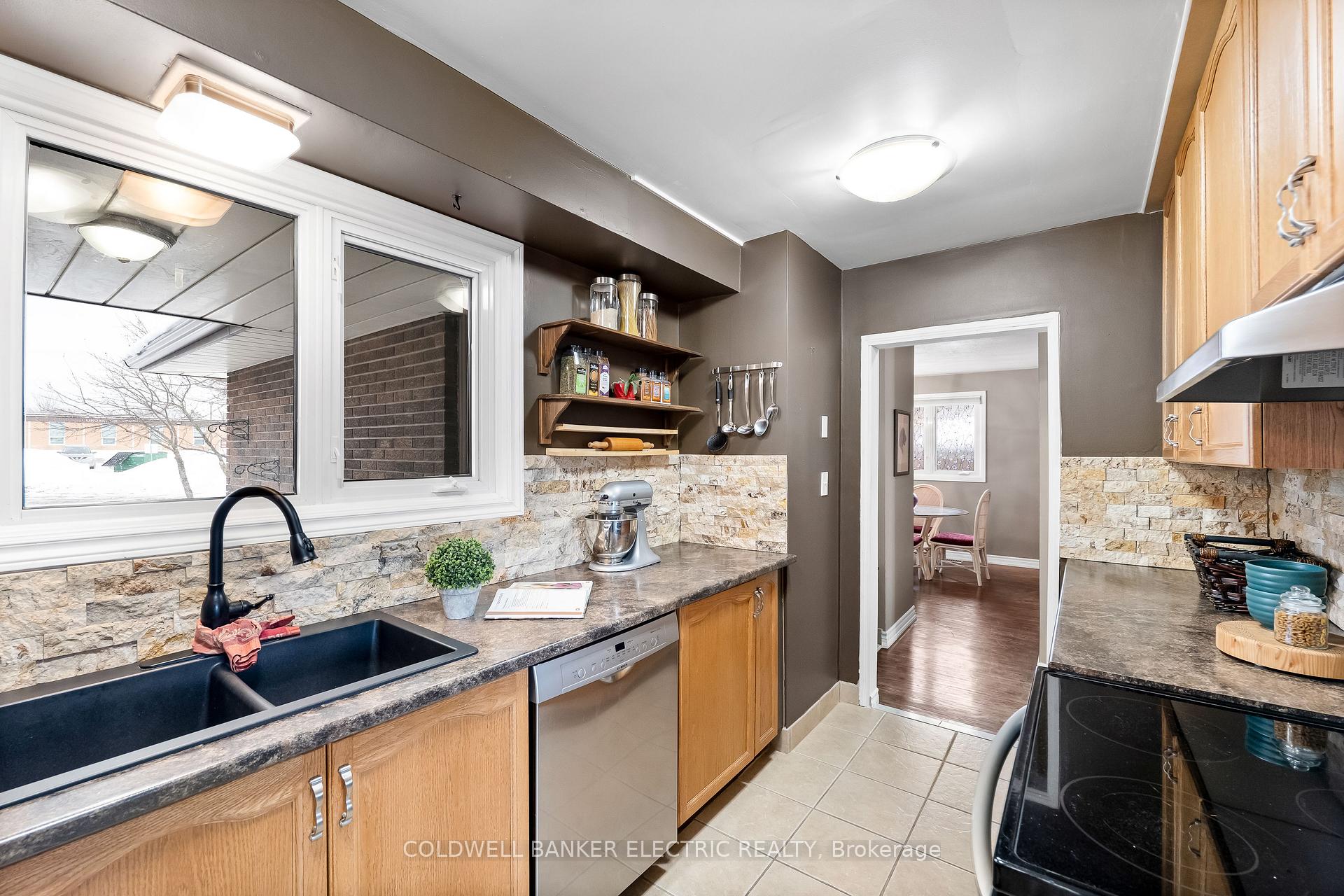 Photo 18 of 454 Adelaide Avenue E, Oshawa, O'Neill — HOMEH