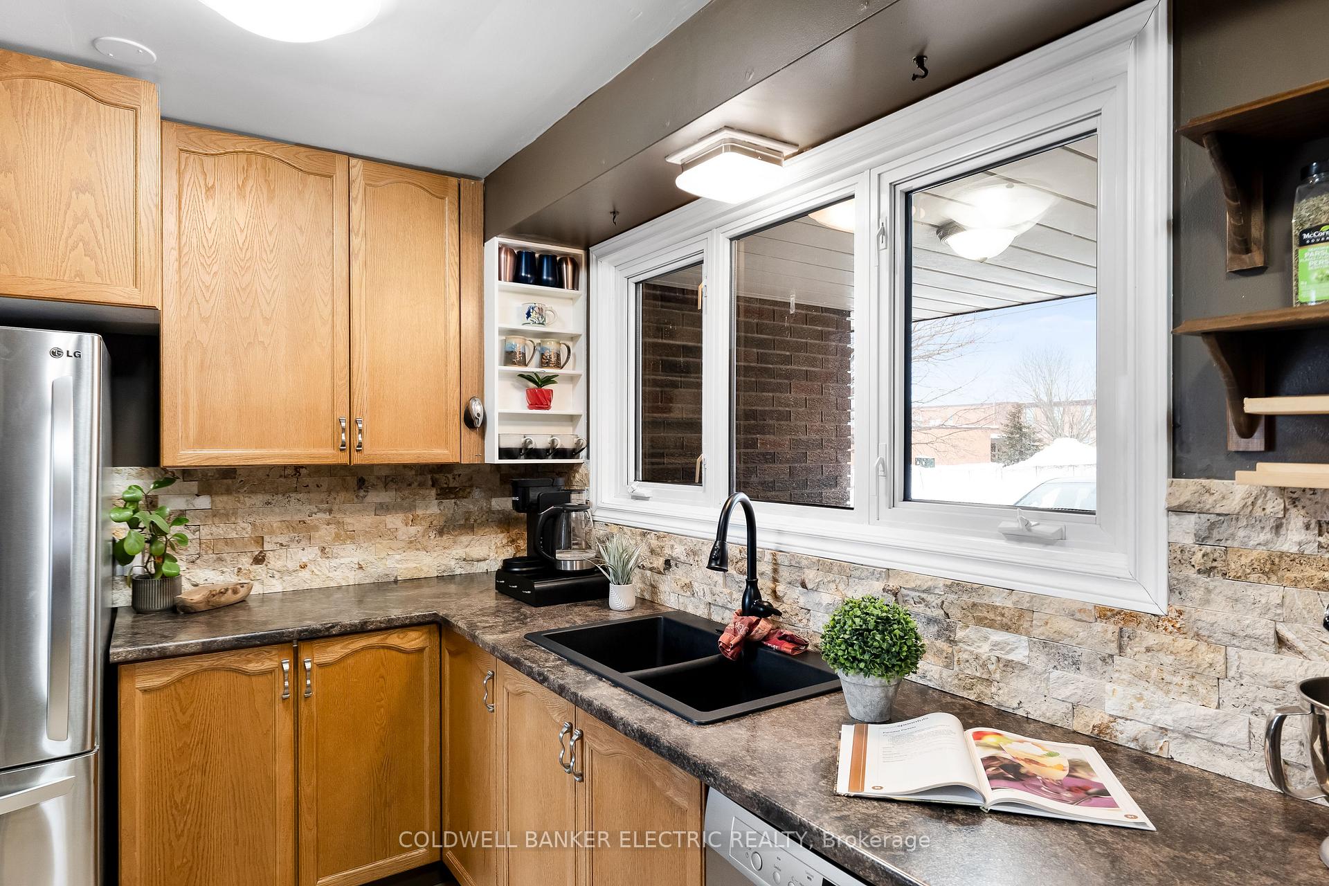 Photo 19 of 454 Adelaide Avenue E, Oshawa, O'Neill — HOMEH