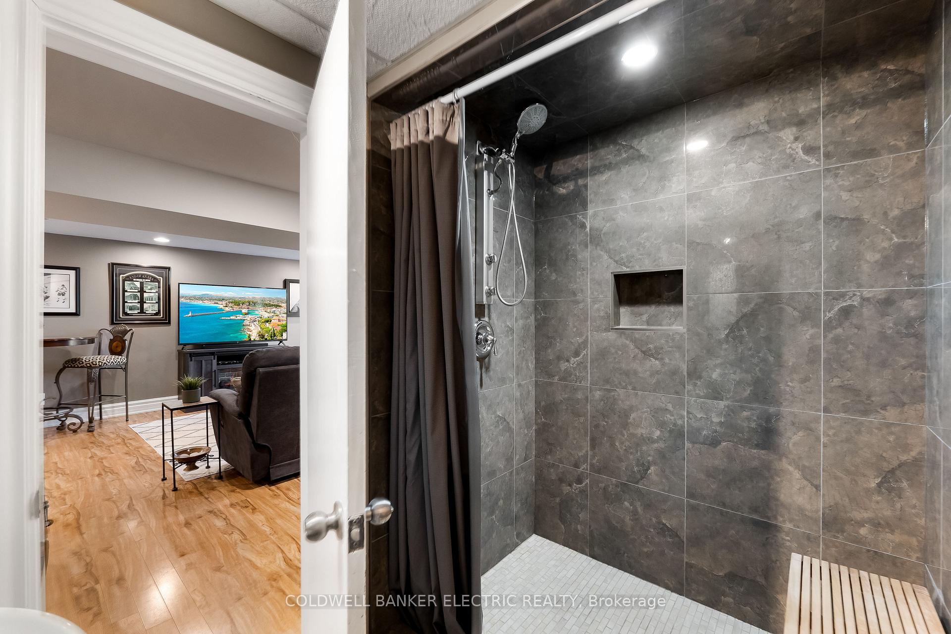 Photo 32 of 454 Adelaide Avenue E, Oshawa, O'Neill — HOMEH