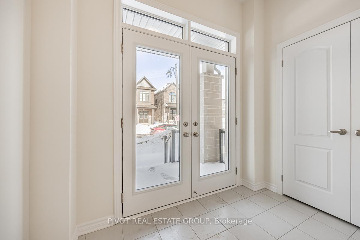 Photo 3 of 44 Waterfront Crescent, Whitby, Port Whitby — HOMEH