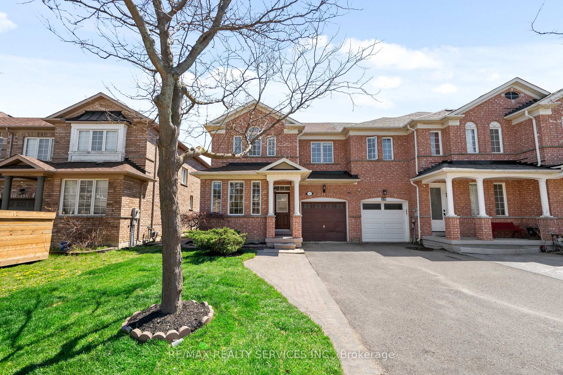 Front of 31 Sedgeway Heights