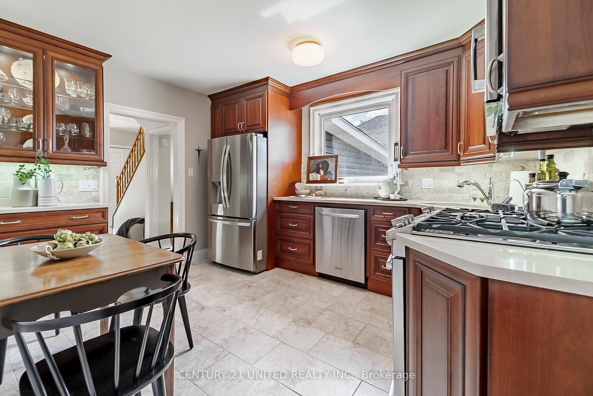 Photo 16 of 635 Montrose Street, Peterborough, Otonabee Ward 1 — HOMEH