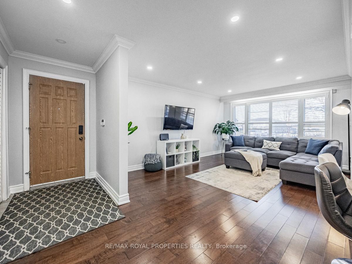Photo 4 of 1322 Cedar Street, Oshawa, Lakeview — HOMEH