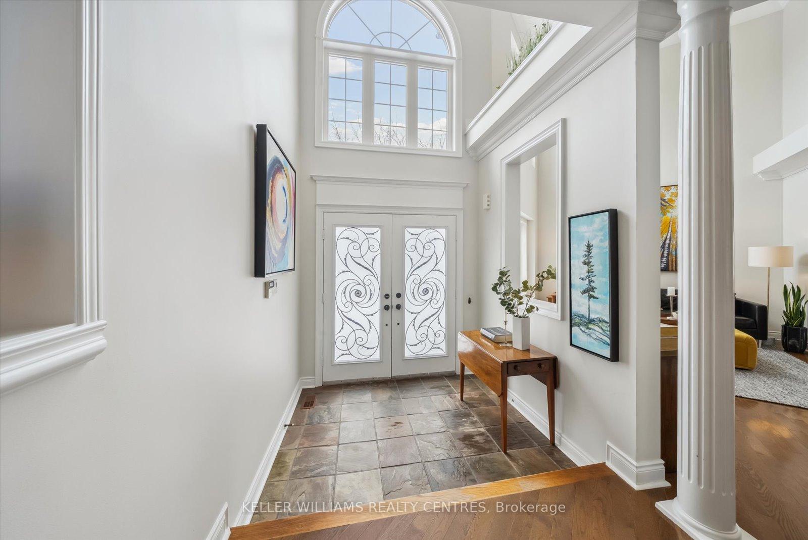 Photo 2 of 135 Sanibel Crescent, Vaughan, Uplands — HOMEH