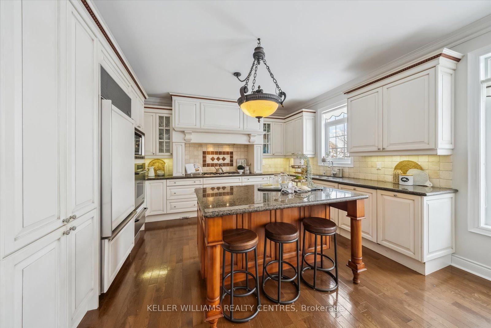 Photo 8 of 135 Sanibel Crescent, Vaughan, Uplands — HOMEH
