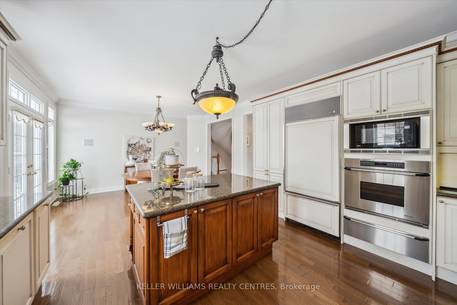 Photo 9 of 135 Sanibel Crescent, Vaughan, Uplands — HOMEH