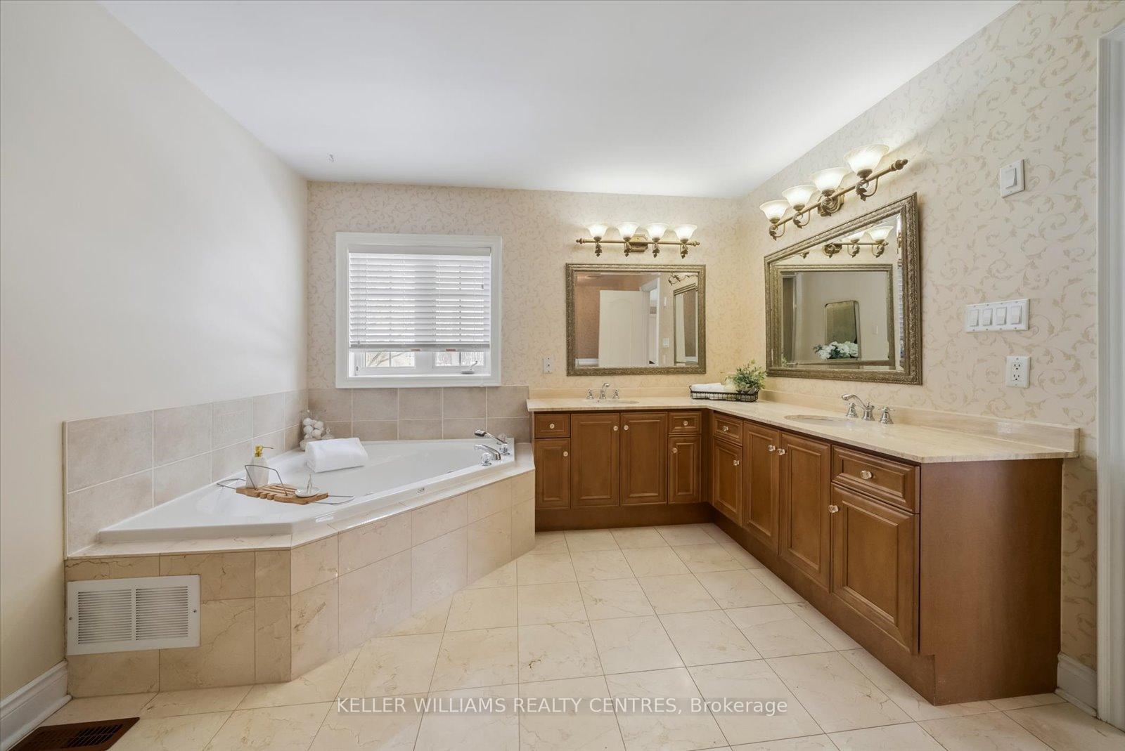 Photo 19 of 135 Sanibel Crescent, Vaughan, Uplands — HOMEH