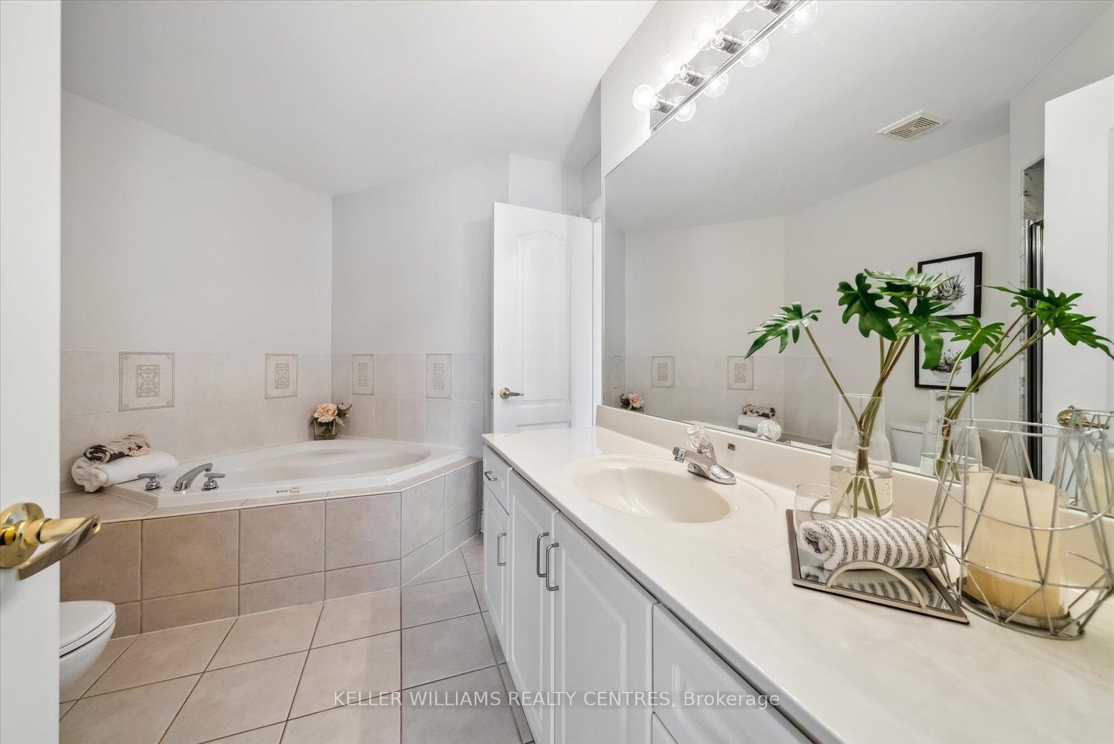 Photo 23 of 135 Sanibel Crescent, Vaughan, Uplands — HOMEH