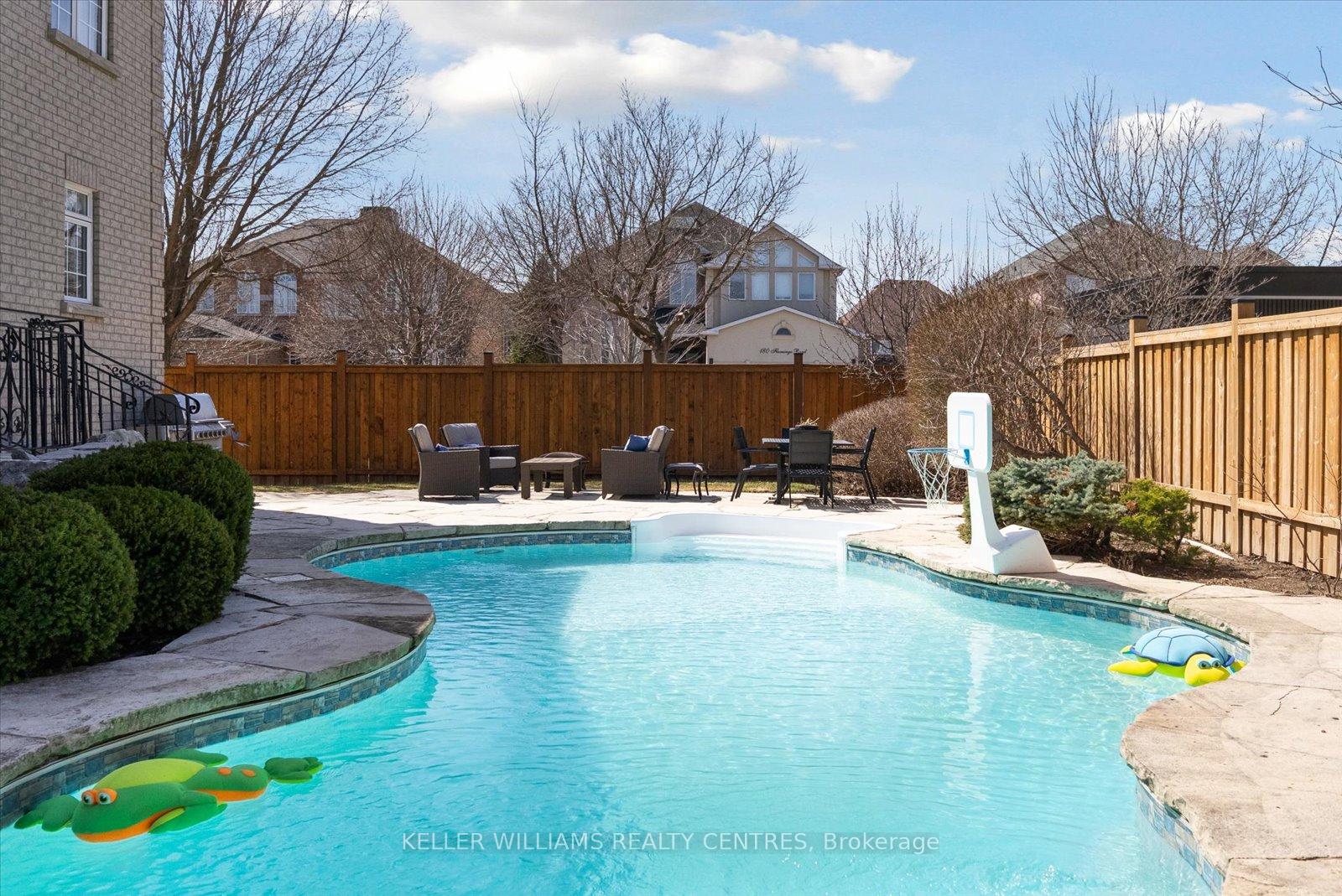 Photo 40 of 135 Sanibel Crescent, Vaughan, Uplands — HOMEH