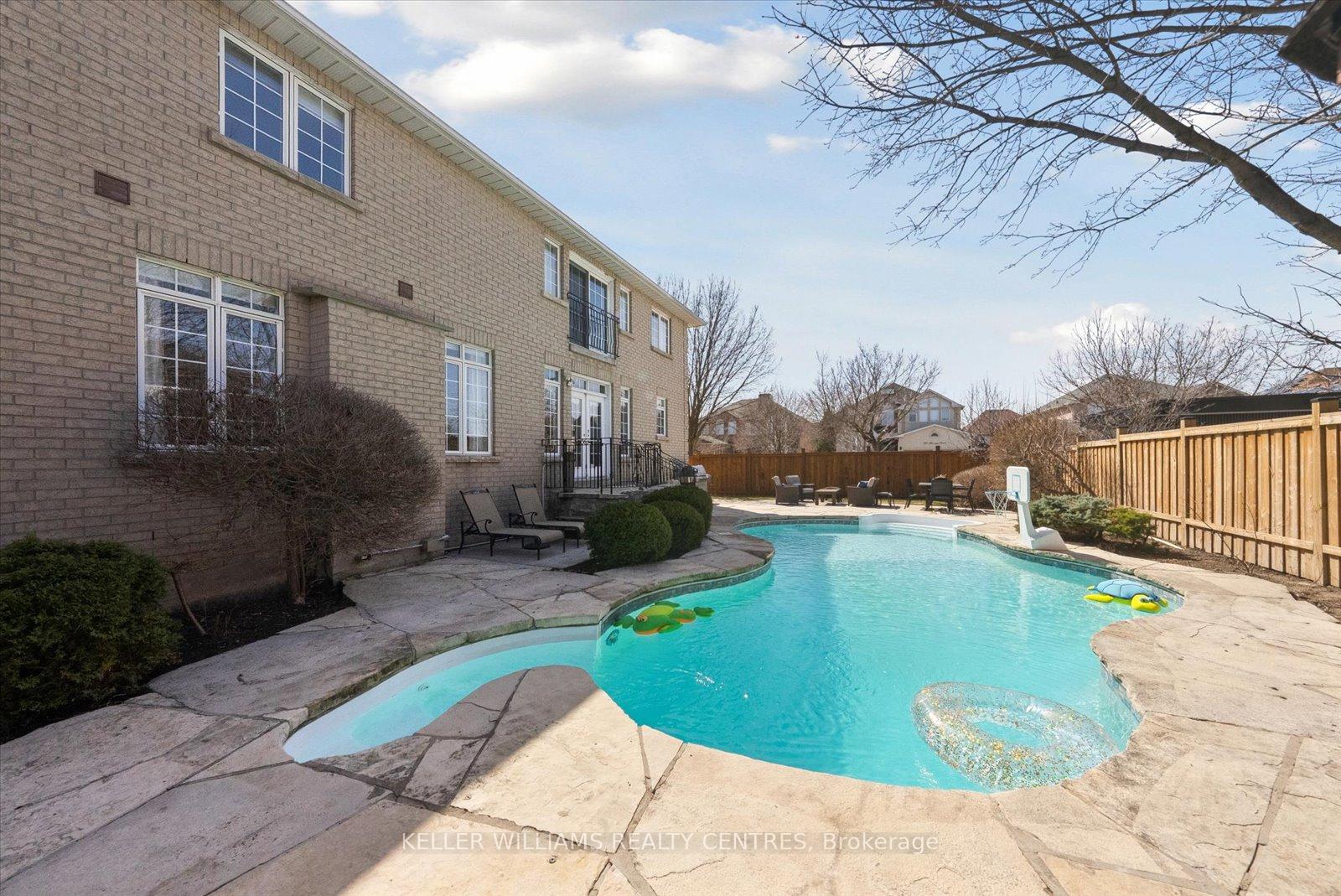 Photo 41 of 135 Sanibel Crescent, Vaughan, Uplands — HOMEH