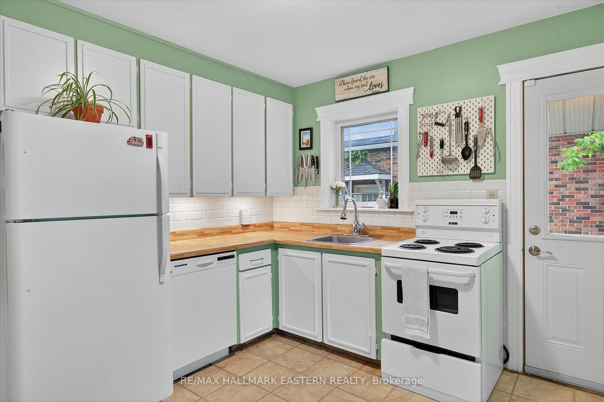 Photo 11 of 317 Wilson Street, Peterborough, Otonabee Ward 1 — HOMEH