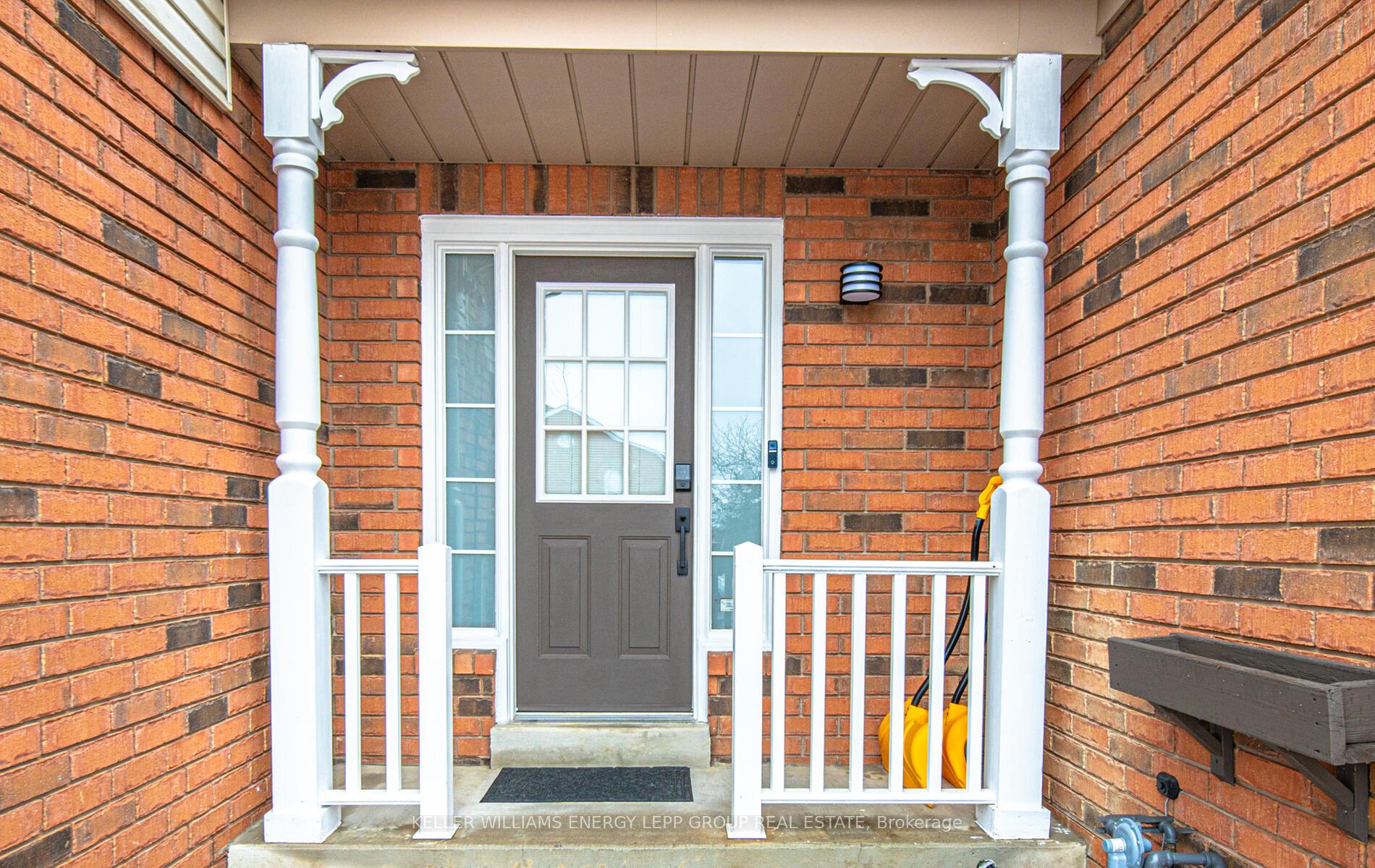 Photo 4 of 42 Jays Drive, Whitby, Williamsburg — HOMEH
