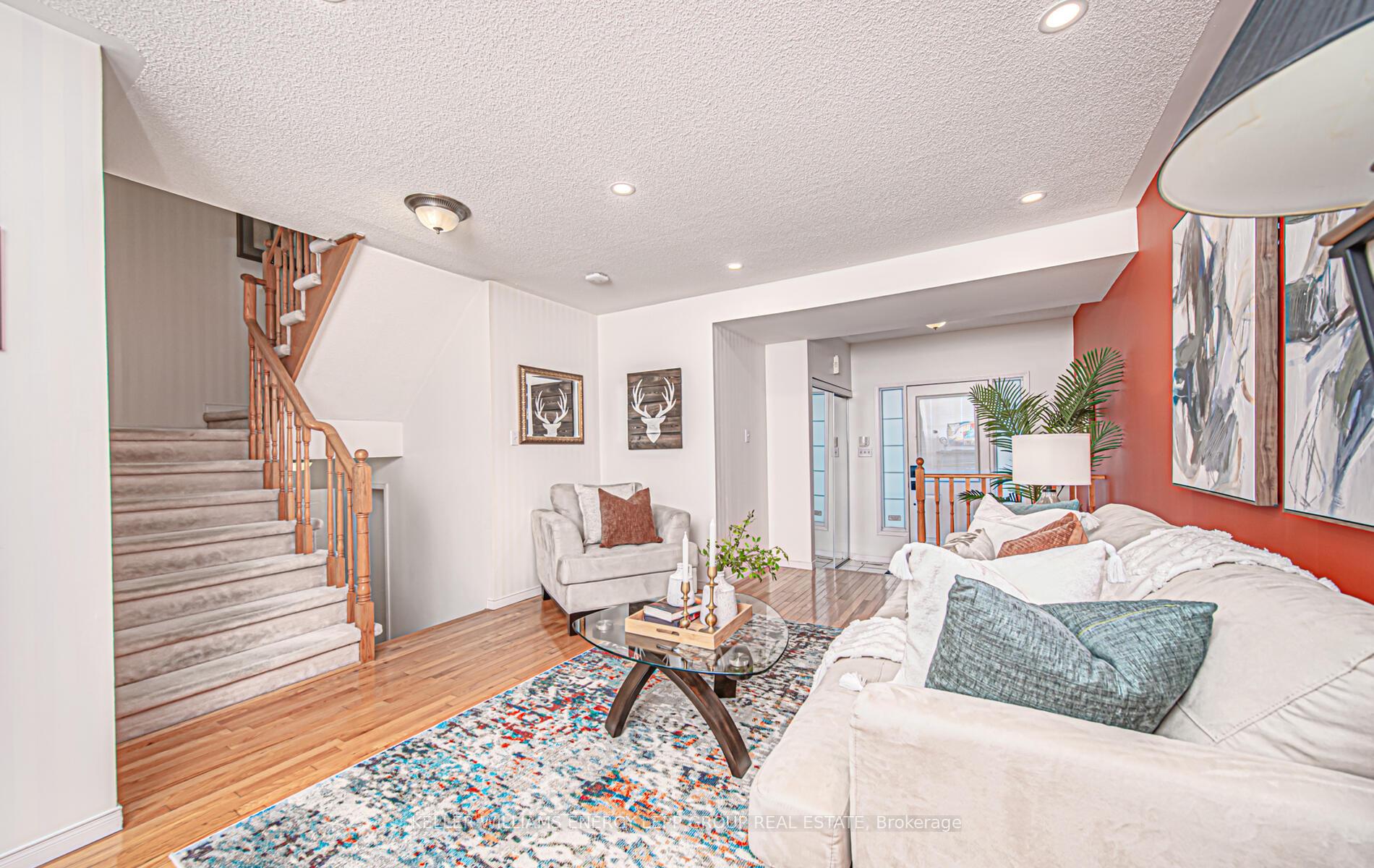 Photo 10 of 42 Jays Drive, Whitby, Williamsburg — HOMEH
