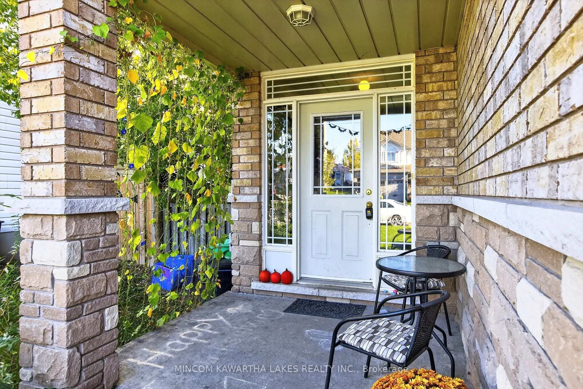 Photo 3 of 724 Trailview Drive, Peterborough, Ashburnham Ward 4 — HOMEH