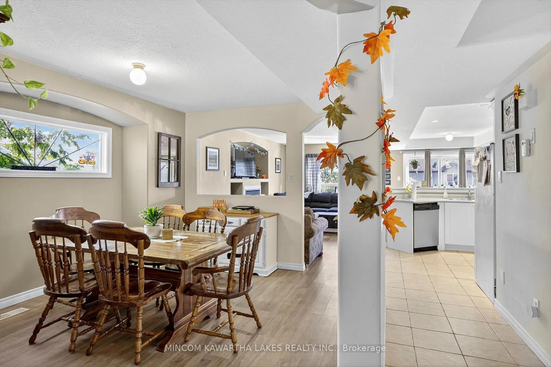 Photo 5 of 724 Trailview Drive, Peterborough, Ashburnham Ward 4 — HOMEH