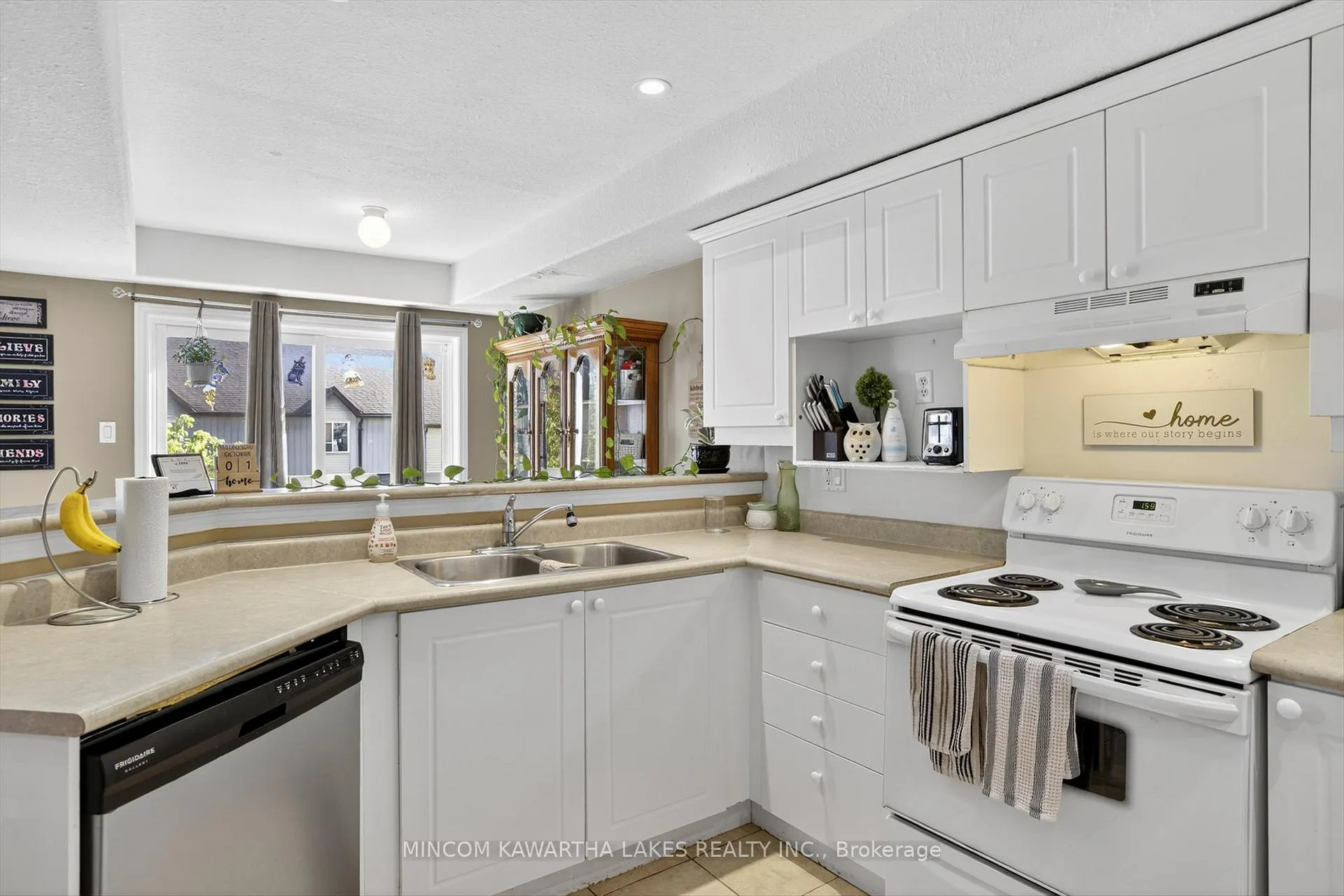 Photo 10 of 724 Trailview Drive, Peterborough, Ashburnham Ward 4 — HOMEH