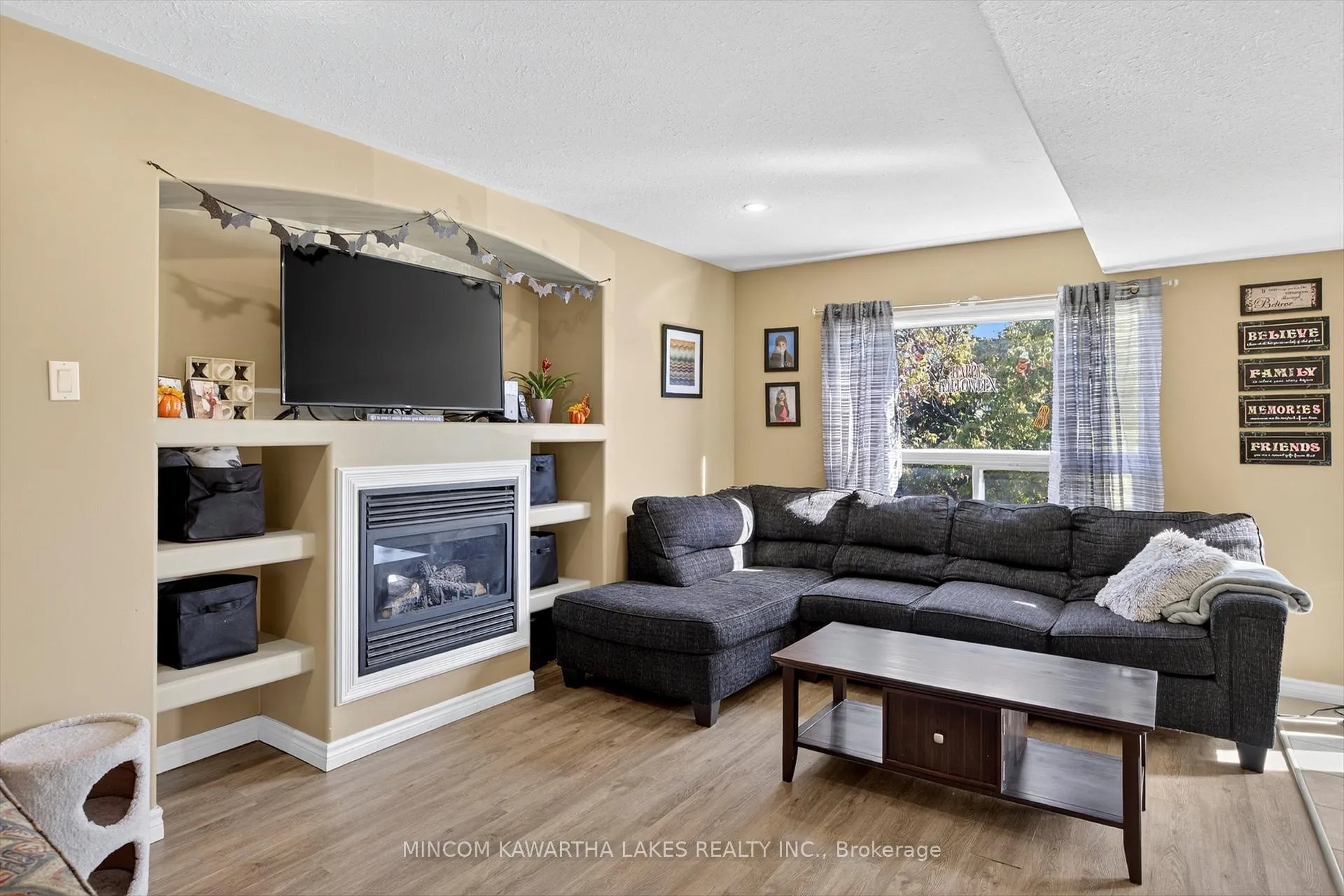 Photo 14 of 724 Trailview Drive, Peterborough, Ashburnham Ward 4 — HOMEH