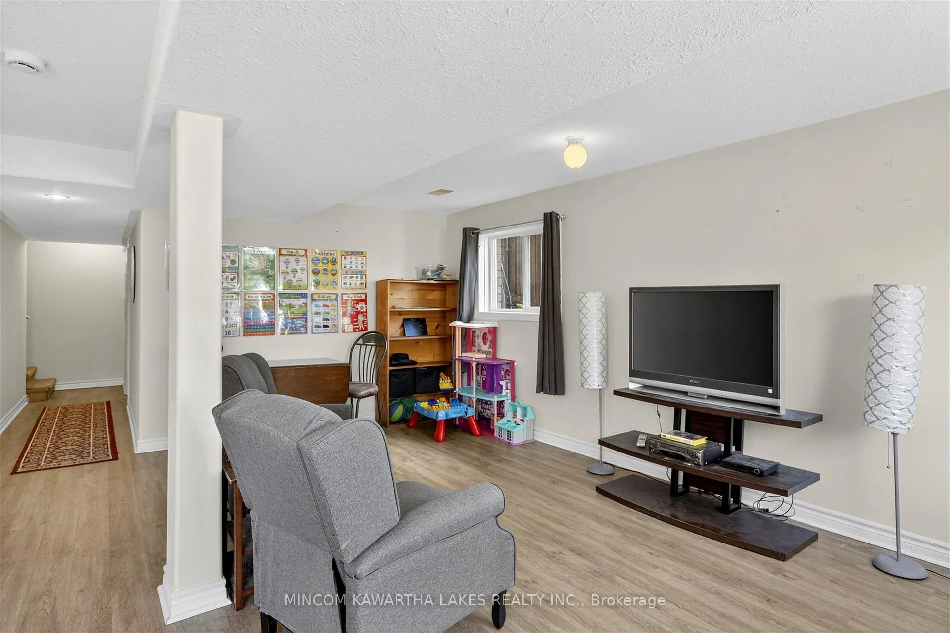 Photo 33 of 724 Trailview Drive, Peterborough, Ashburnham Ward 4 — HOMEH
