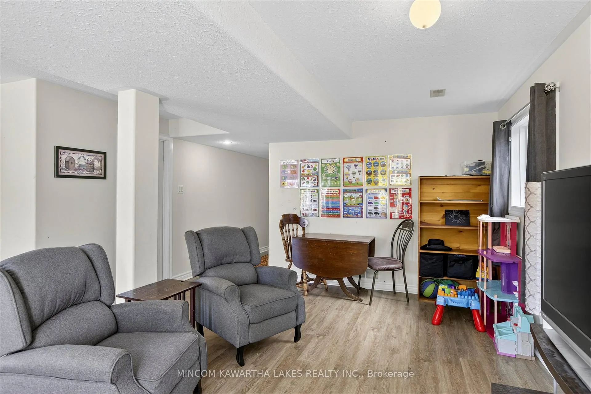 Photo 35 of 724 Trailview Drive, Peterborough, Ashburnham Ward 4 — HOMEH