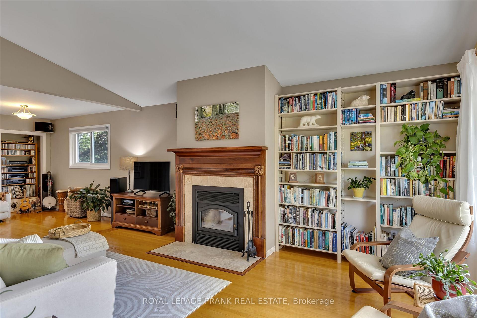 Photo 3 of 1289 Algonquin Boulevard, Peterborough, Northcrest Ward 5 — HOMEH