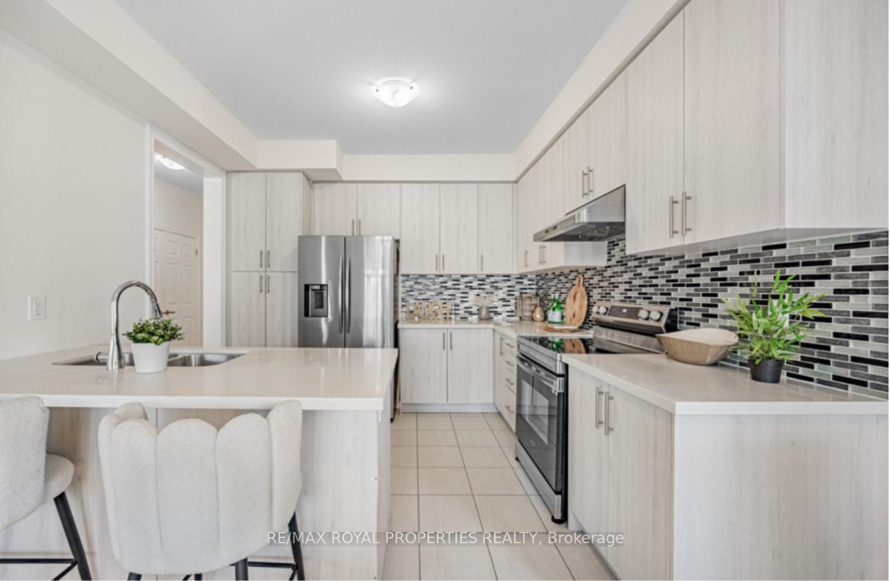 Photo 4 of 295 Fleetwood Drive, Oshawa, Eastdale — HOMEH