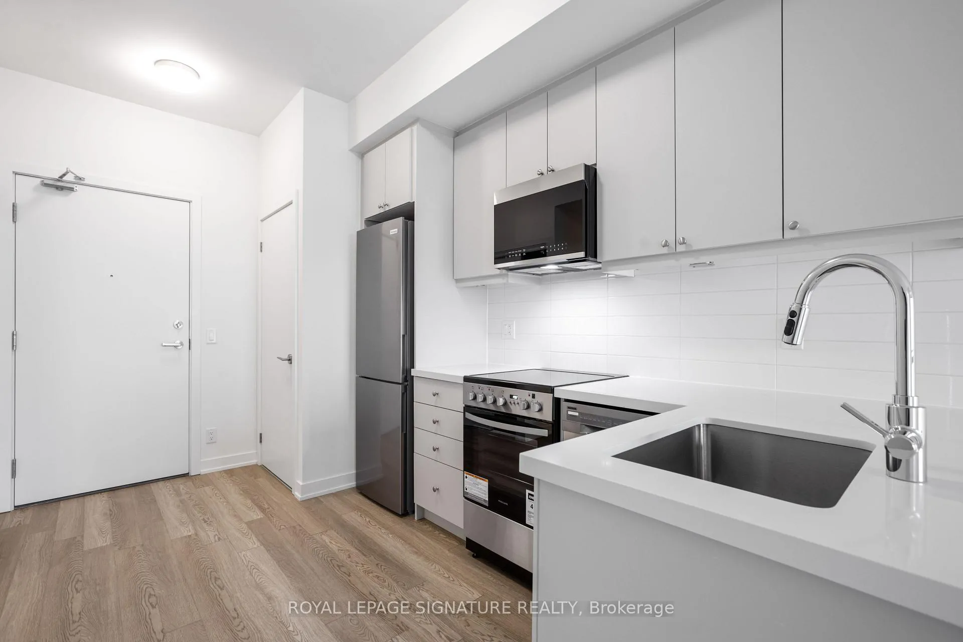 Photo 5 of Unit 908, 51 Clarington Boulevard, Clarington, Bowmanville — HOMEH