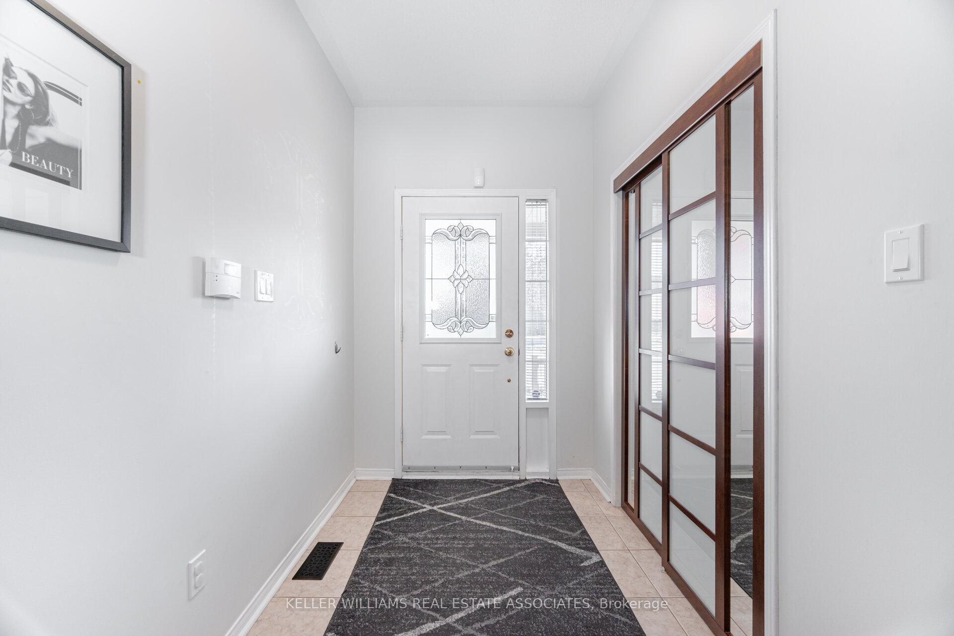 Photo 4 of 32 Blue Willow Drive, Vaughan, East Woodbridge — HOMEH
