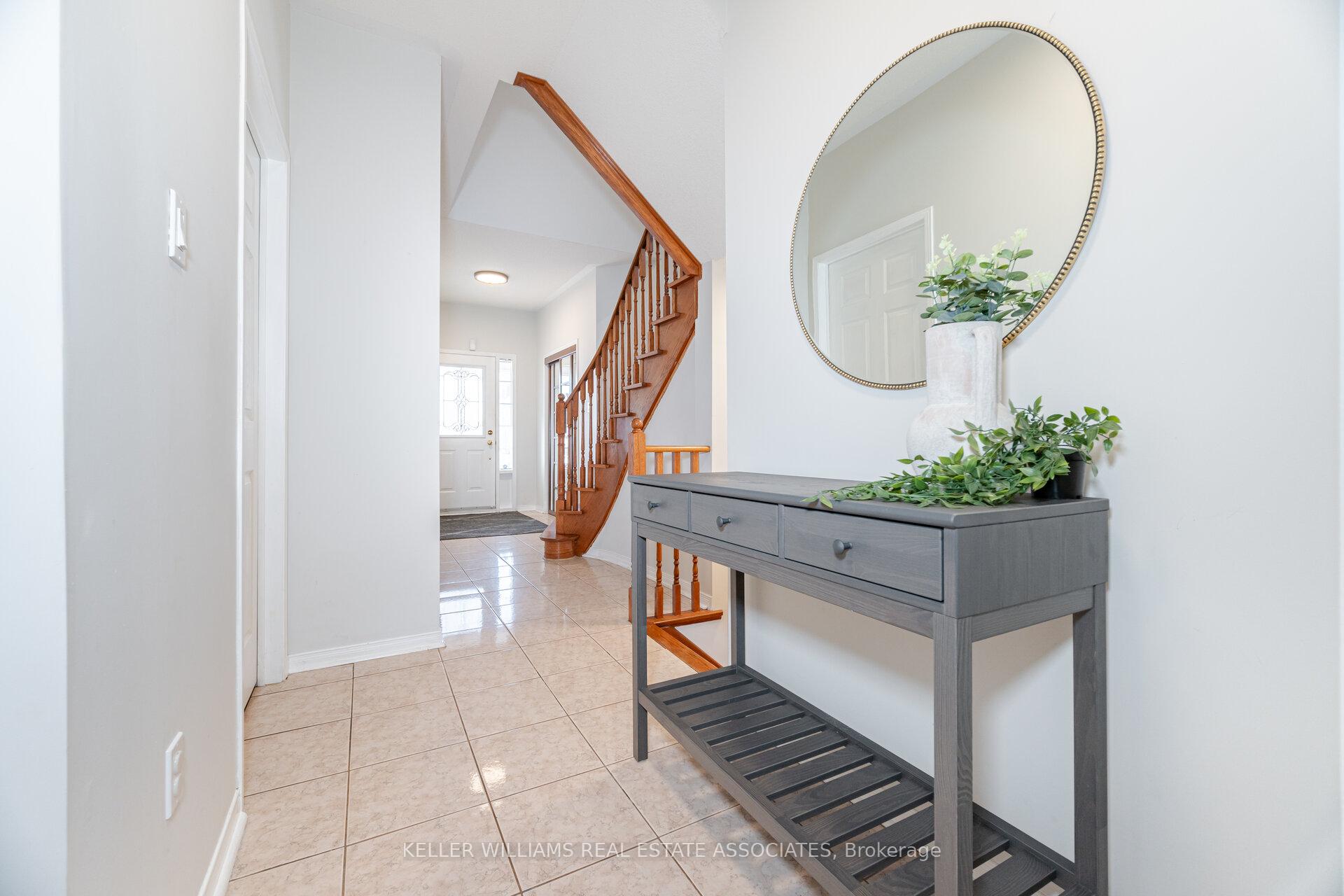 Photo 6 of 32 Blue Willow Drive, Vaughan, East Woodbridge — HOMEH