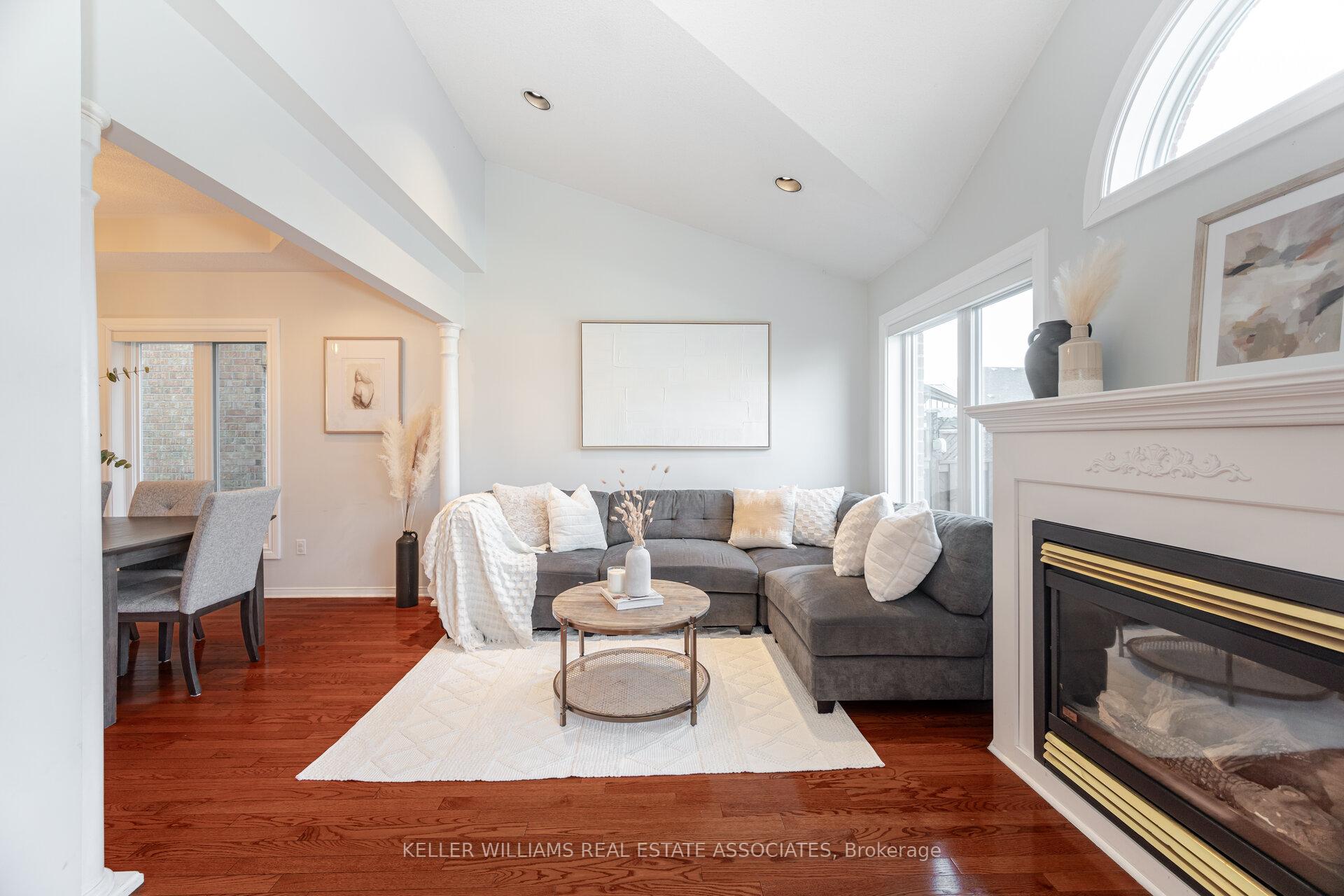 Photo 11 of 32 Blue Willow Drive, Vaughan, East Woodbridge — HOMEH