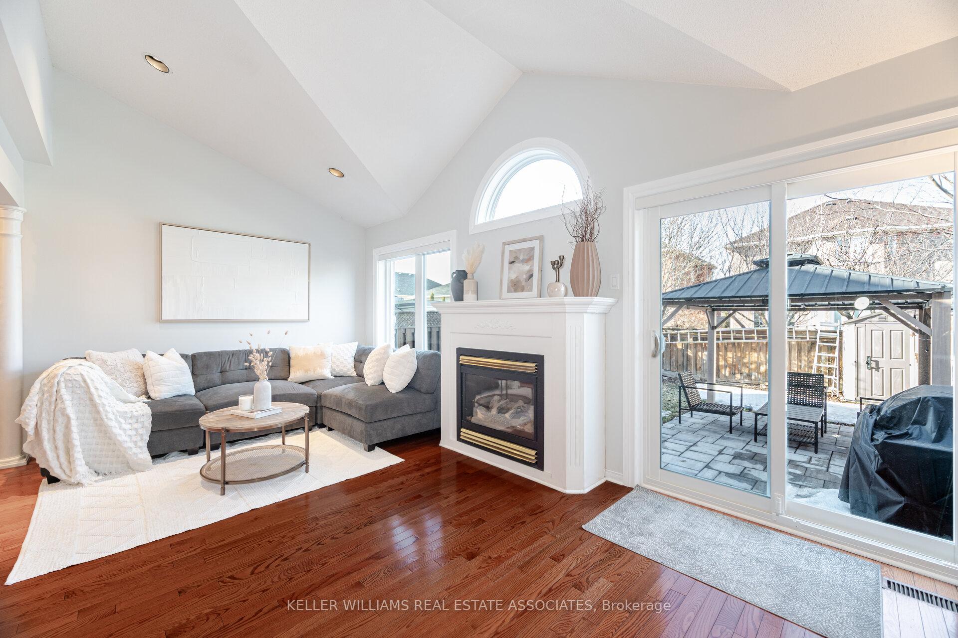 Photo 12 of 32 Blue Willow Drive, Vaughan, East Woodbridge — HOMEH