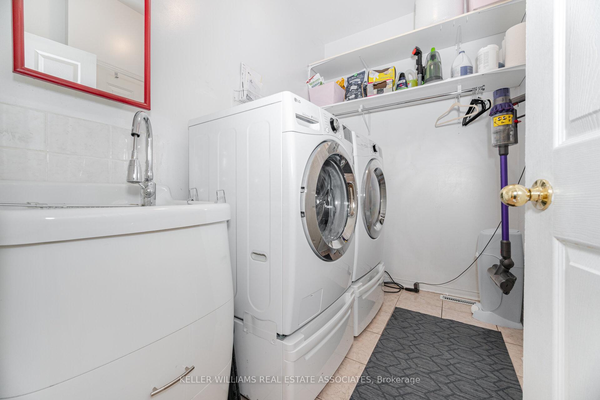 Photo 18 of 32 Blue Willow Drive, Vaughan, East Woodbridge — HOMEH