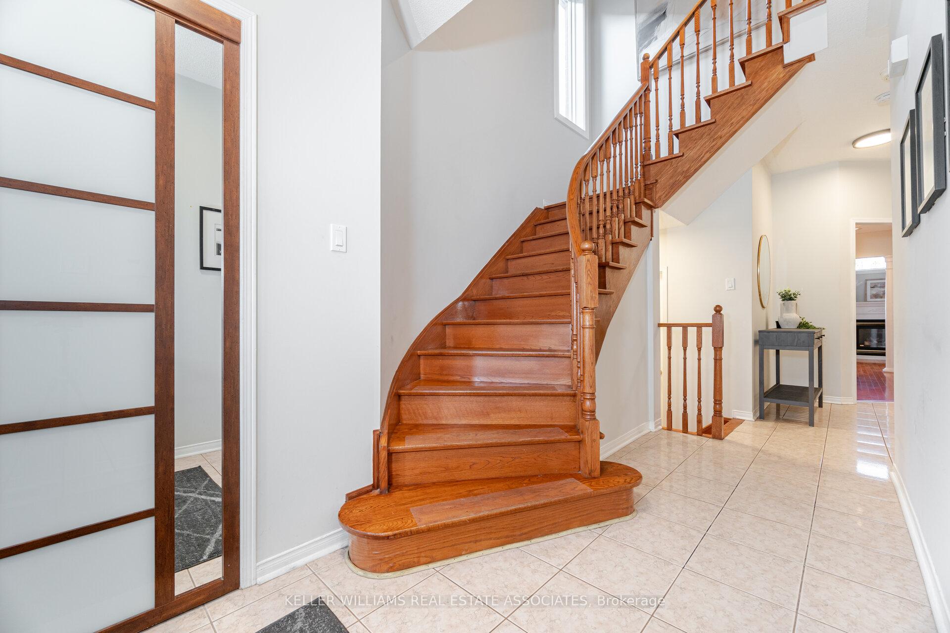 Photo 19 of 32 Blue Willow Drive, Vaughan, East Woodbridge — HOMEH