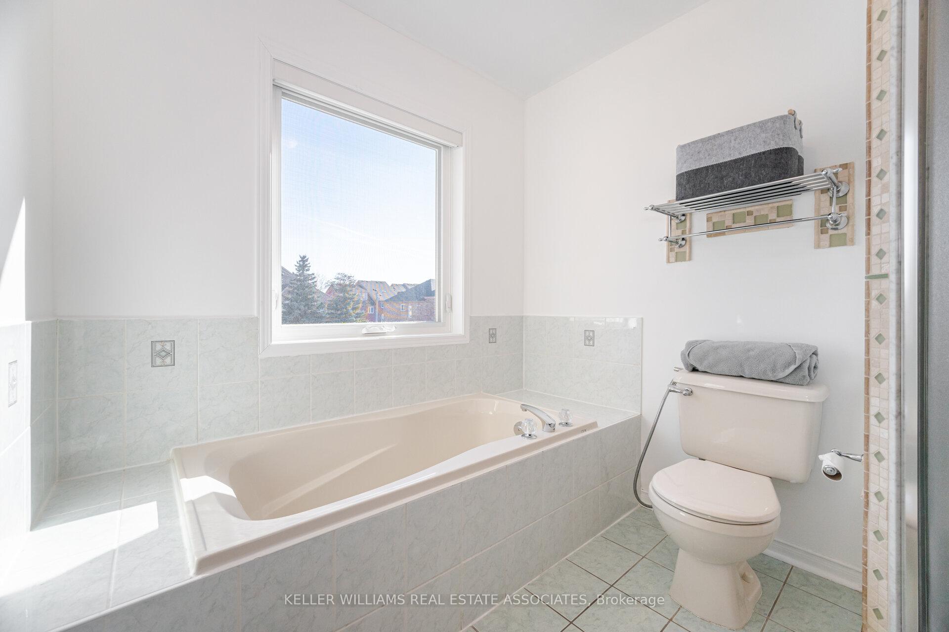 Photo 24 of 32 Blue Willow Drive, Vaughan, East Woodbridge — HOMEH