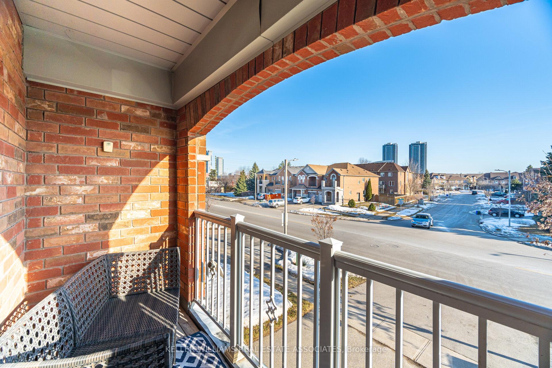 Photo 26 of 32 Blue Willow Drive, Vaughan, East Woodbridge — HOMEH