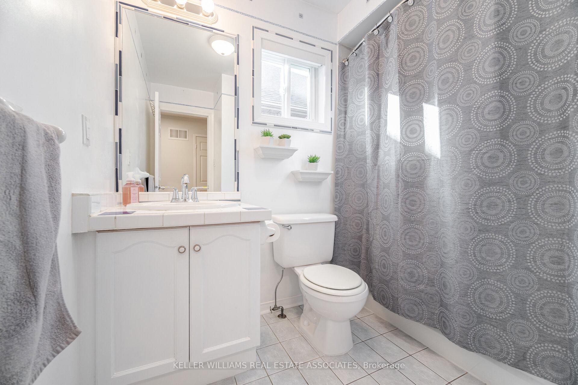 Photo 29 of 32 Blue Willow Drive, Vaughan, East Woodbridge — HOMEH