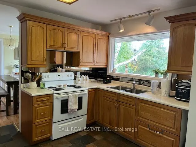 Photo 7 of 1684 Sherbrooke Street, Peterborough, Monaghan Ward 2 — HOMEH